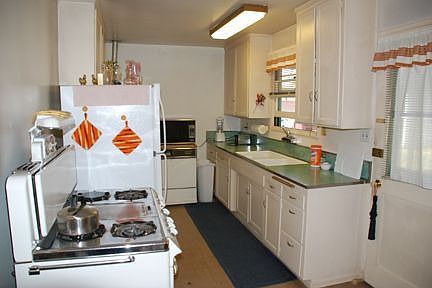 5th image of 4755 N Hollenbeck Ave