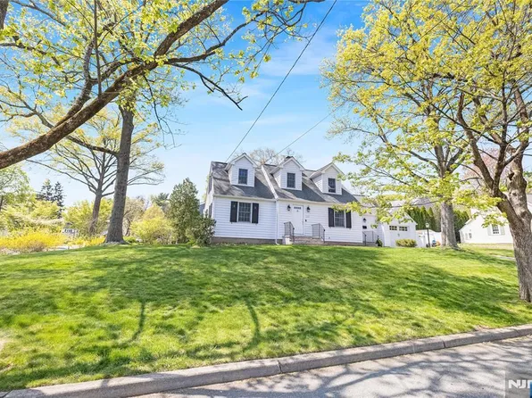 125 Greenway Rd, Glen Rock, NJ 07452