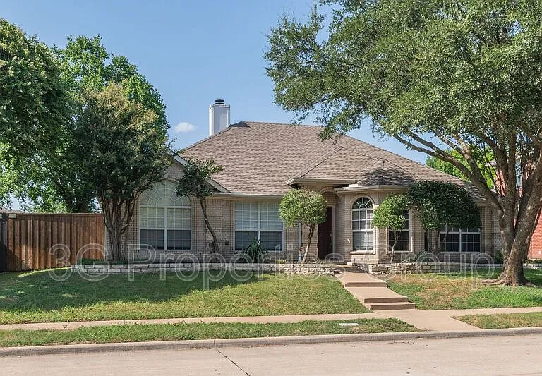 1316 Lochness Dr — Photo 2