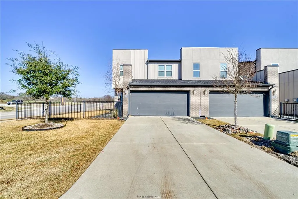 3 bed, 2.5 bath, 1568 sqft, $2,200 — Photo 1