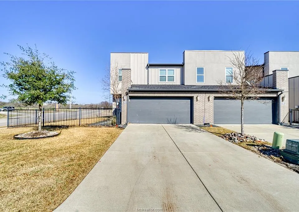 3900 Yukon Ln