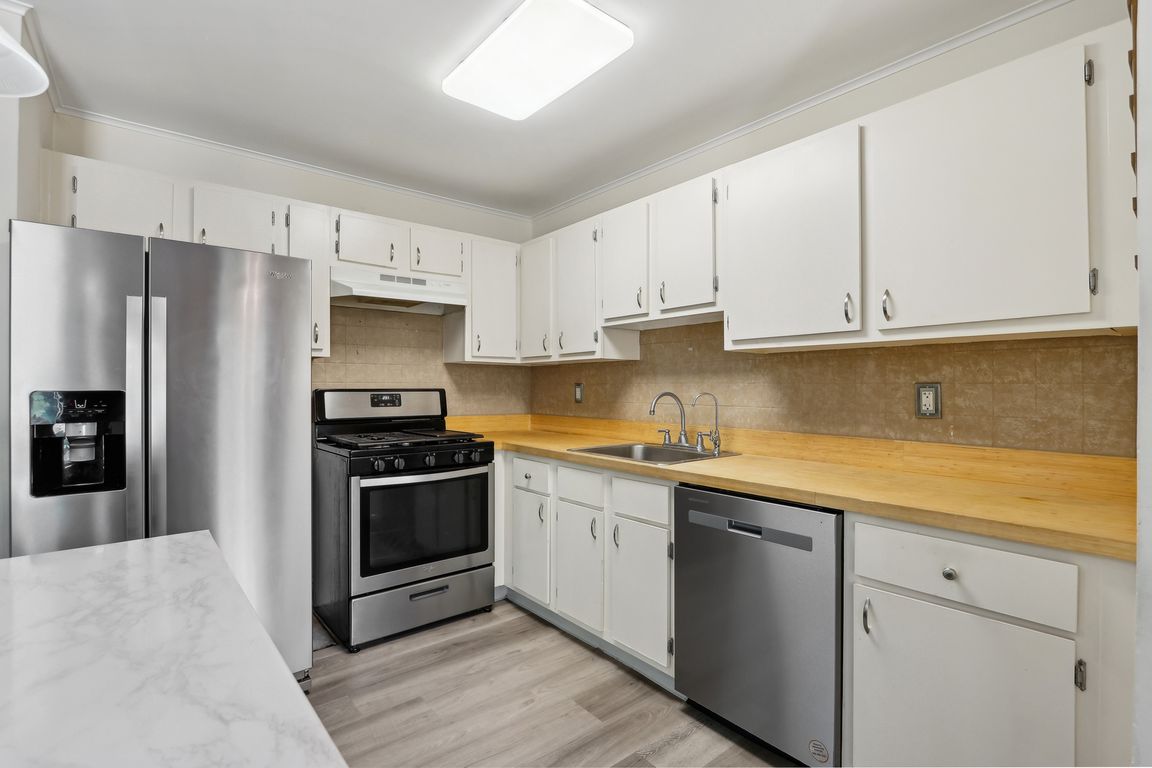 Larkspur Ln-0105-011.jpg