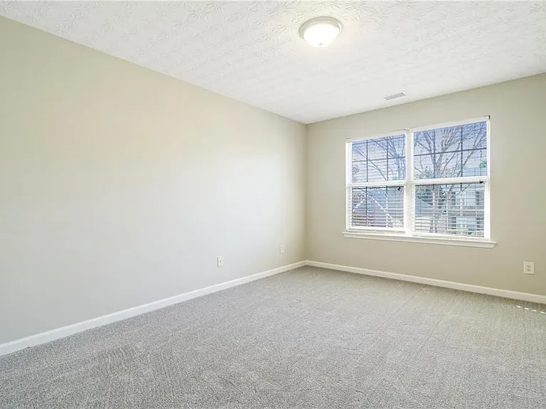 4001 Oak Crossing Dr — Photo 16