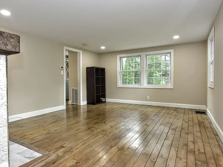 6 Standish Ln — Photo 6