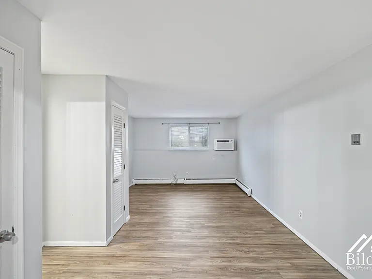 1250 South Broadway — Photo 36