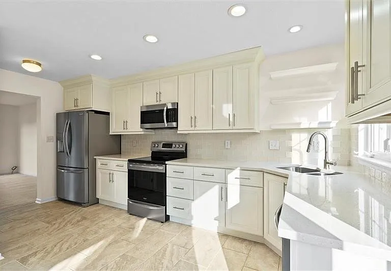 510 Village Green Blvd W — Photo 8