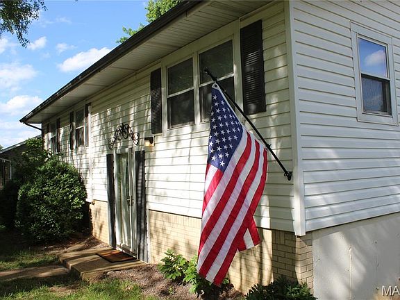 2nd image of 208 Spring Dr