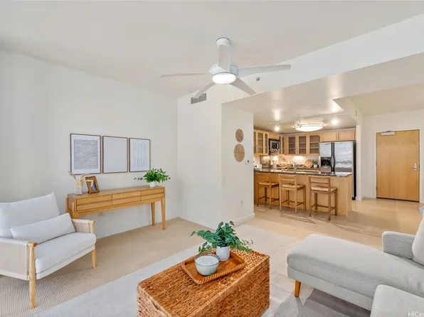 801 S King St APT 1903, Honolulu, HI 96813