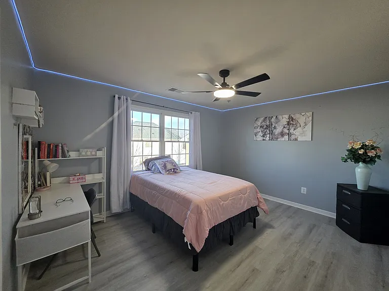 Upstairs Bedroom 2 - Jack and Jill Room