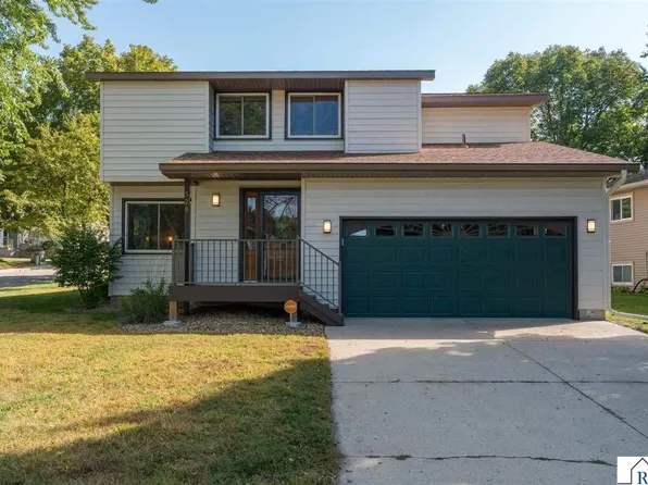 528 Linda Dr, Eagle Lake, MN 56024
