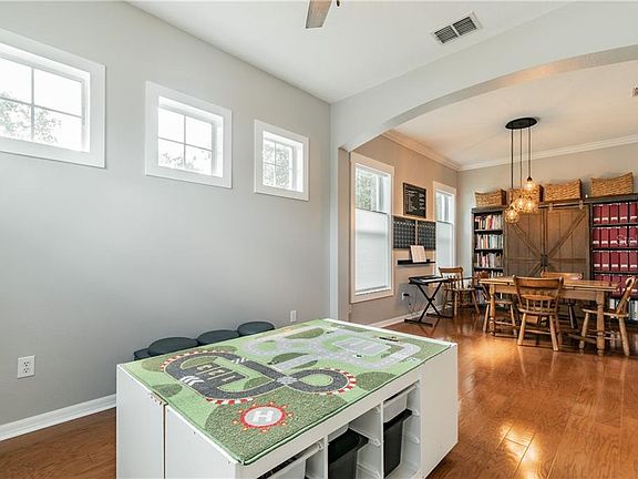 3rd image of 30636 Latourette Dr