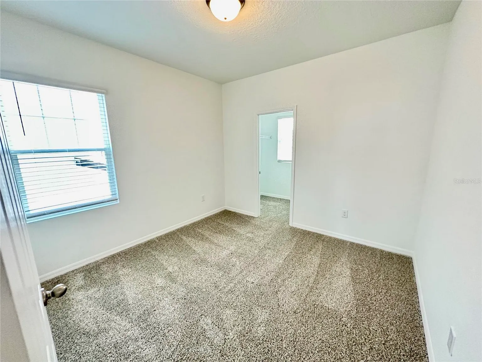 3 bed, 2216 sqft, $2,650 — Photo 2
