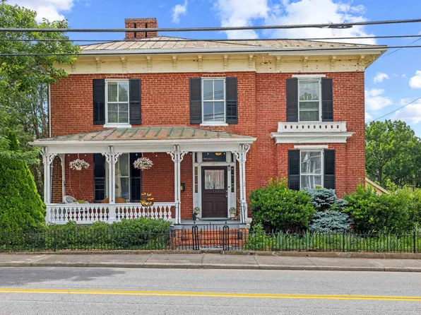 923 N Augusta St, Staunton, VA 24401