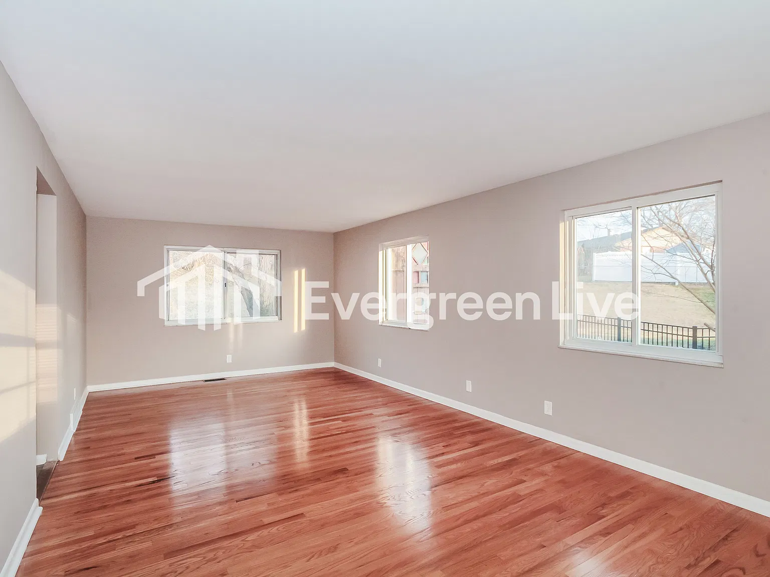 4 bed, 1.5 bath, 1856 sqft, $1,945 — Photo 4