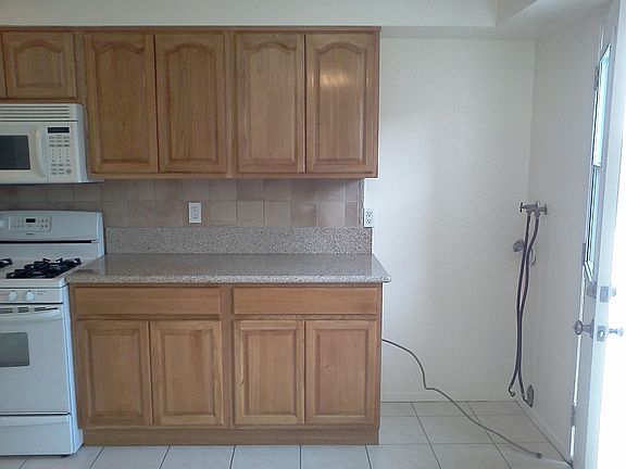 Stackable washer dryer hookup