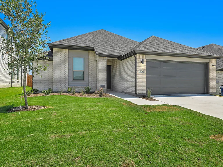 1136 Del Rio Dr — Photo 2