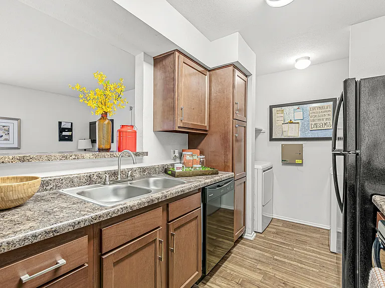 Enclave at Eagle Creek Apartments — Photo 36