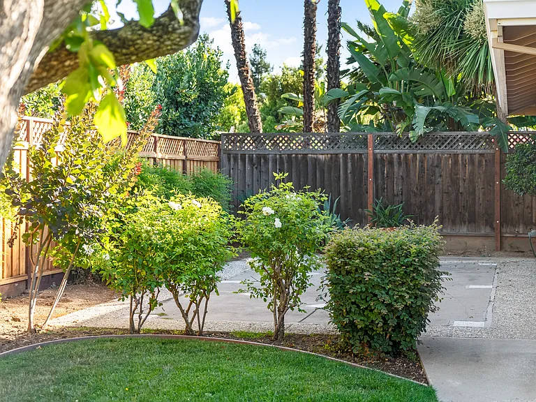1534 Robsheal Dr — Photo 18