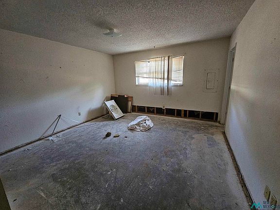 4th image of 608 W Twin Diamond Rd