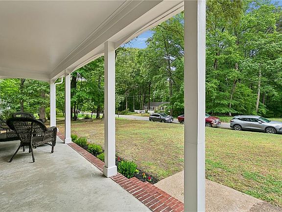 2nd image of 8 Settlers Ln