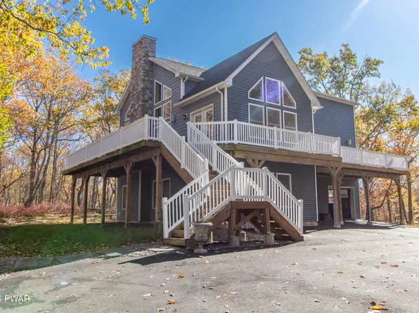 111 Woodcrest Dr, Hawley, PA 18428