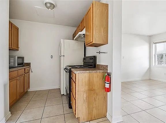 5th image of 1118 Monroe St APT 2