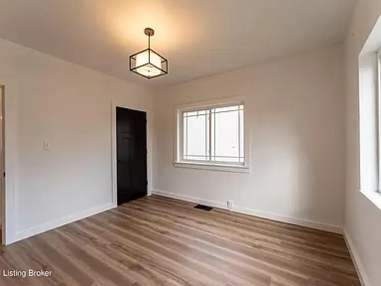 2145 Gladstone Ave — Photo 21
