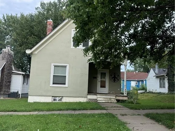 904 N 4th St, Atchison, KS 66002
