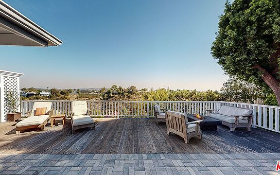 5th image of 2050 Linda Flora Dr