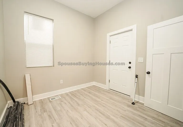 2105 Lexington Ave — Photo 14