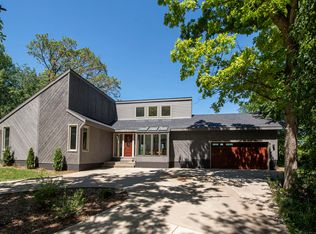 2480 Nagawicka Rd, Hartland, WI 53029