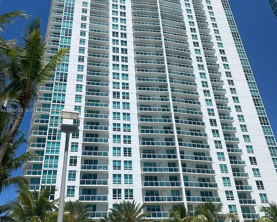 951 Brickell Ave #1210