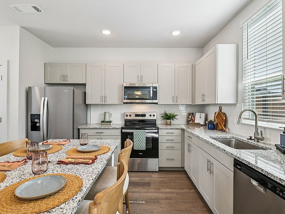 YardHomes Trailside Unit 908 Kitchen