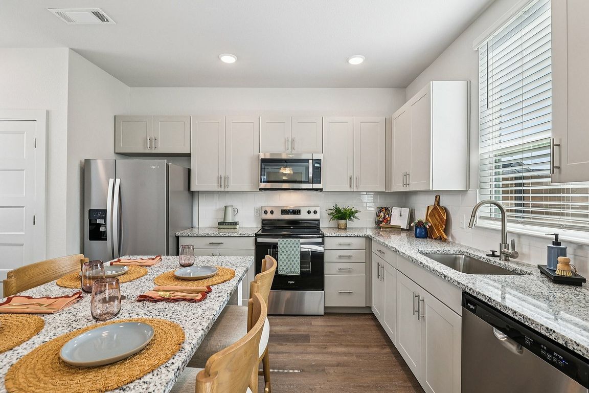 YardHomes Trailside Unit 908 Kitchen