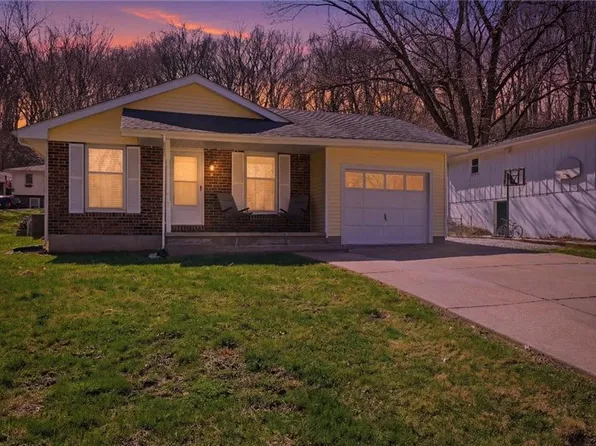 213 Thomas St, Weston, MO 64098