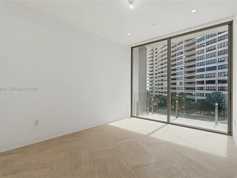 5 Grove Isle Dr #L502 — Photo 34