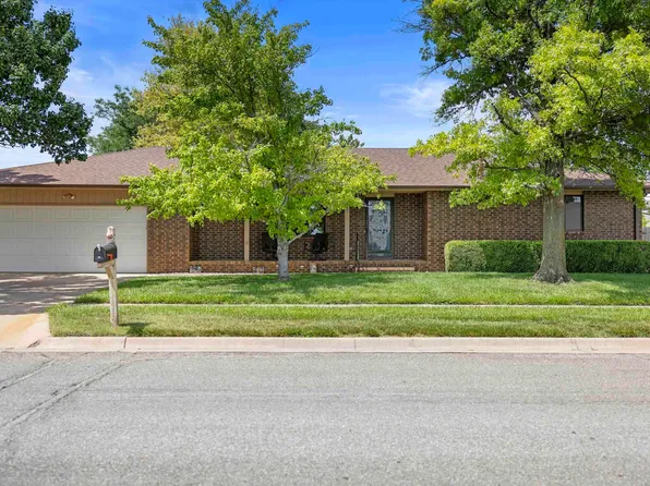 1310 Wheatland Dr, Hutchinson, KS 67502