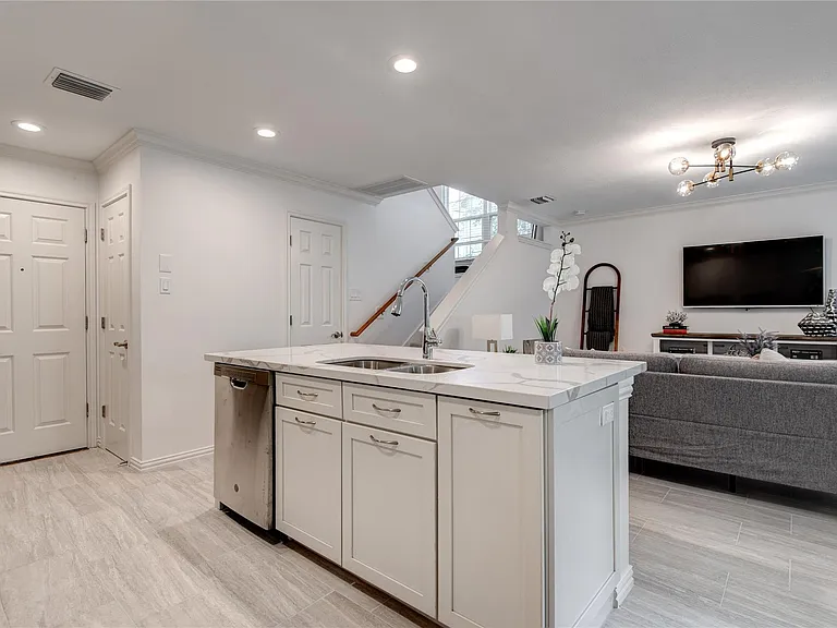 35 N Walden Elms Cir — Photo 5