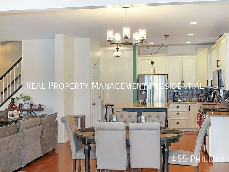 455 Phillips Ln — Photo 8