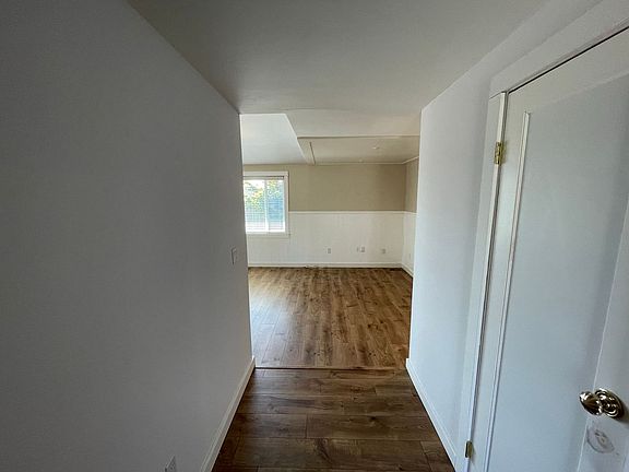 4th image of 5311 Kingsway