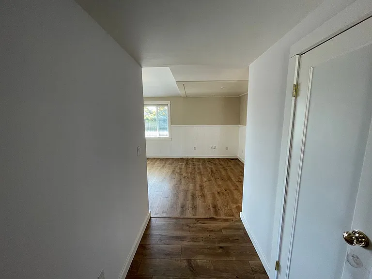 5311 Kingsway — Photo 4
