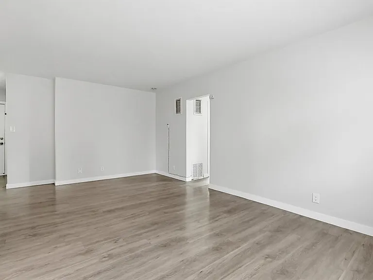 Kester Apartments — Photo 44