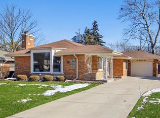 209 N Maison Ct, Elmhurst, IL 60126