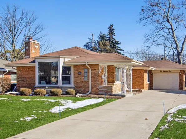 209 N Maison Ct, Elmhurst, IL 60126