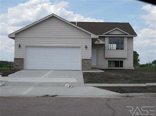 113 N Cardinal St, Brandon, SD 57005