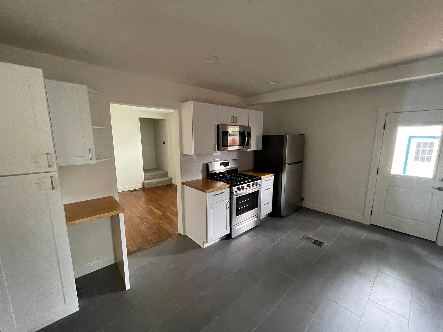 5 bed, 1924 sqft, $4,400 — Photo 4