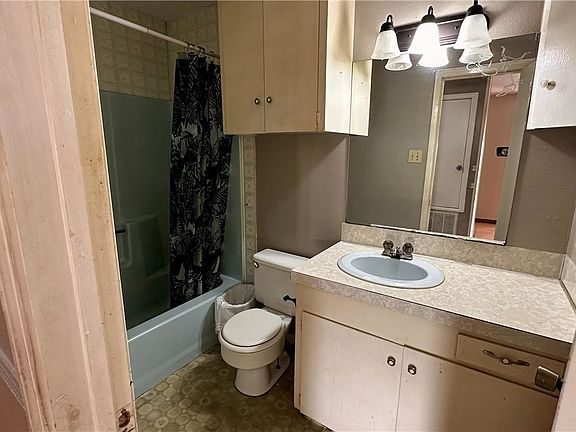 3rd image of 4056 Pecan Ln