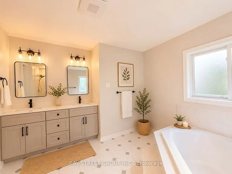 1054 Chateau Ct — Photo 20