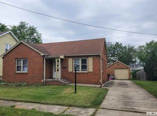 110 S Elm St, Washington, IL 61571