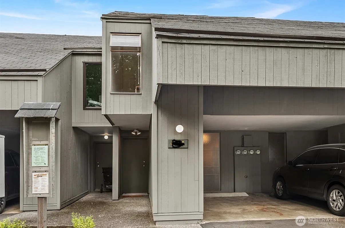 2 bed, 1.5 bath, 1060 sqft, $2,700 — Photo 1